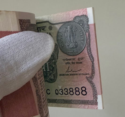India, 2017 Rupee 1 Complete Serial Bundle of 100 Notes, 19C 033801 to 19C 033900 , Sign. by Saktikanta Das, Inset L With Semi-Fancy 033888 - Image 2
