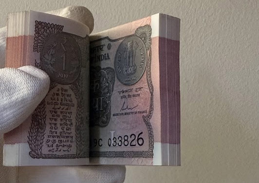 India, 2017 Rupee 1 Complete Serial Bundle of 100 Notes, 19C 033801 to 19C 033900 , Sign. by Saktikanta Das, Inset L - Image 2